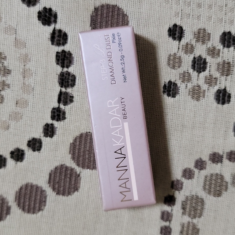 Manna Kadar Beauty Diamond Dust 3-in-1 Roll-On Shimmer Eyeshadow, Highlighter